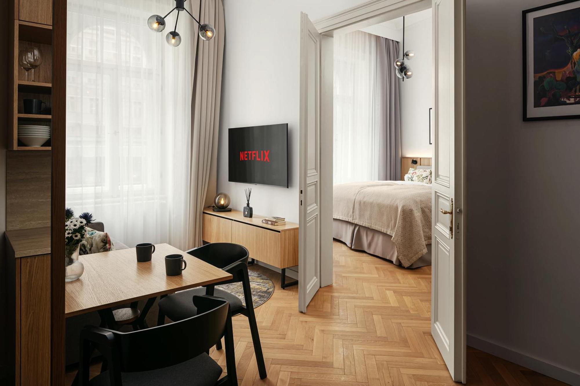 Revolucni Apartments Old Town Прага Екстериор снимка