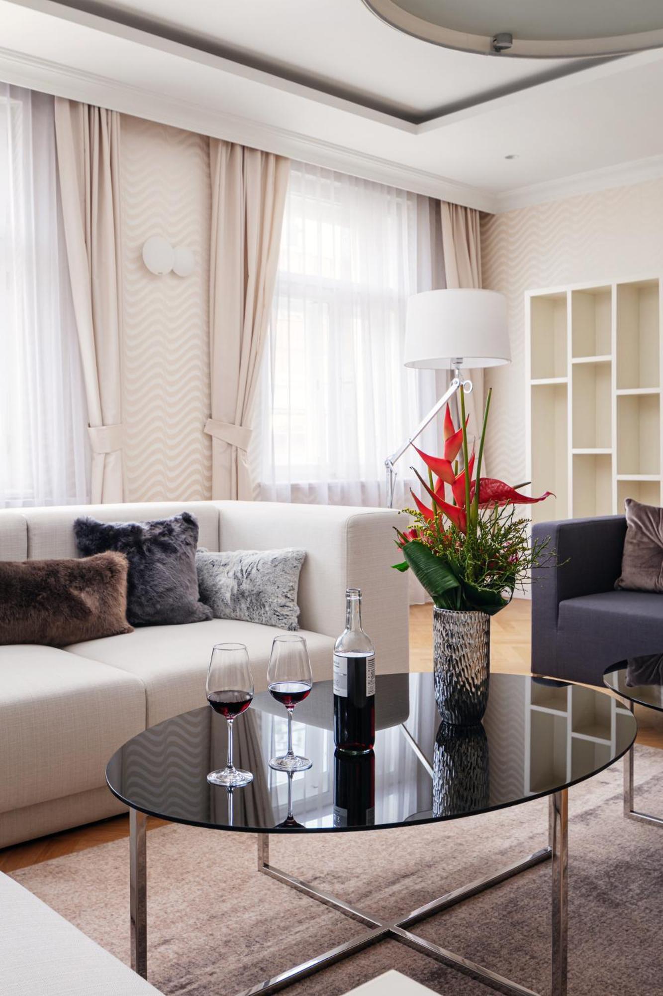 Revolucni Apartments Old Town Прага Екстериор снимка